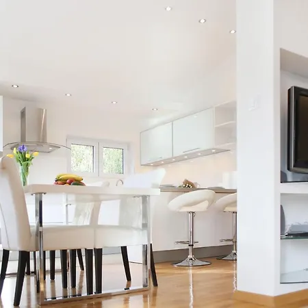 Adrian Apartman